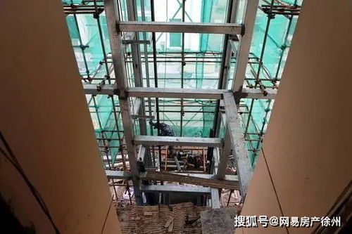 徐州首部 这个老小区加装的 入户电梯 快竣工了